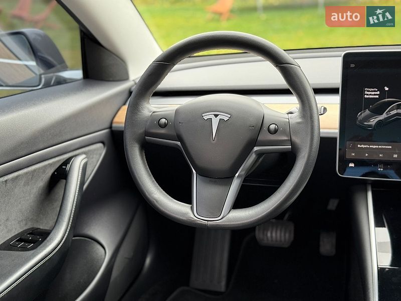 Седан Tesla Model 3 2019 в Тернополі