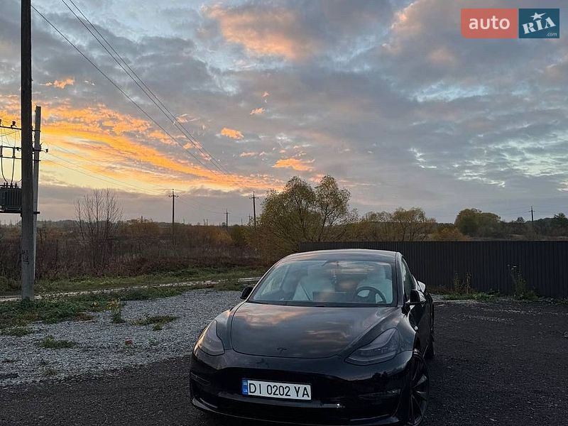 Седан Tesla Model 3 2020 в Івано-Франківську
