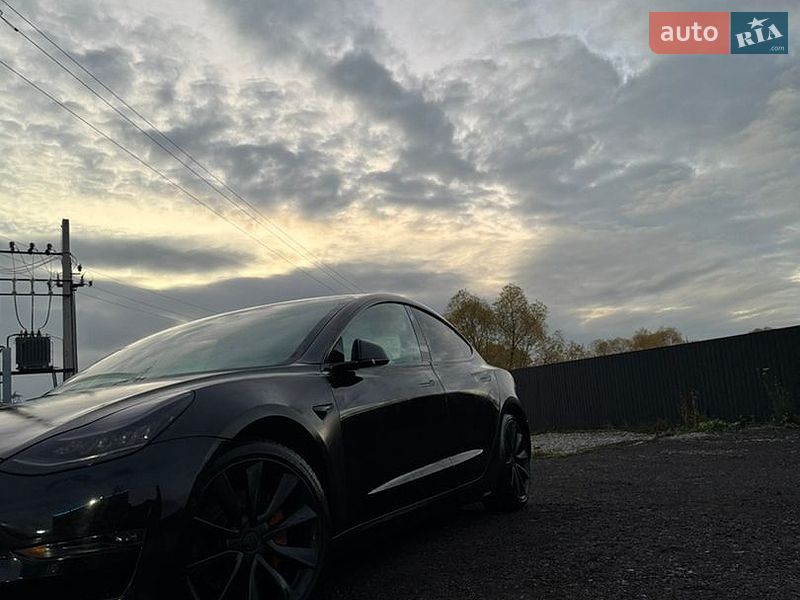 Седан Tesla Model 3 2020 в Івано-Франківську