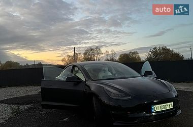 Седан Tesla Model 3 2020 в Івано-Франківську