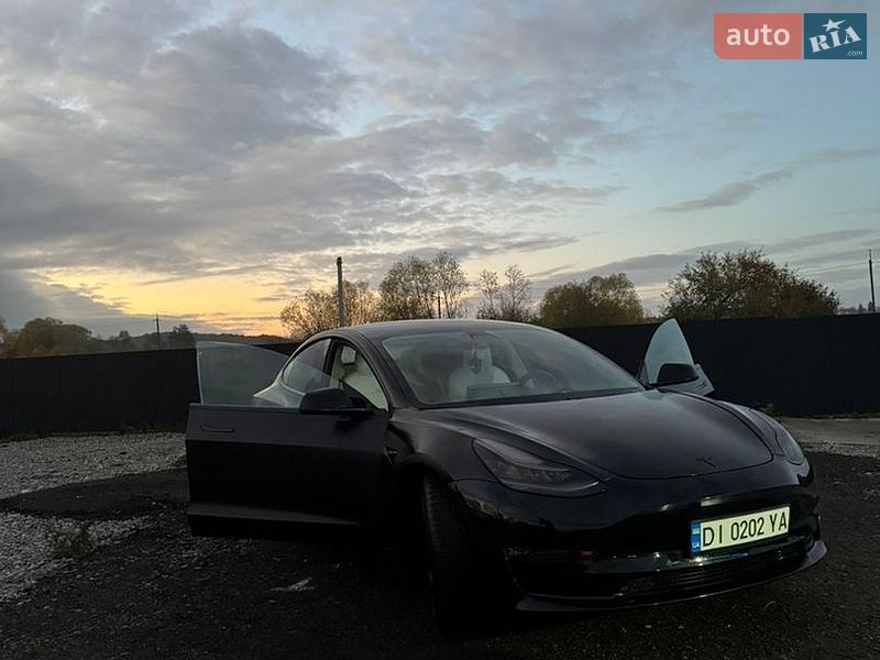 Седан Tesla Model 3 2020 в Івано-Франківську