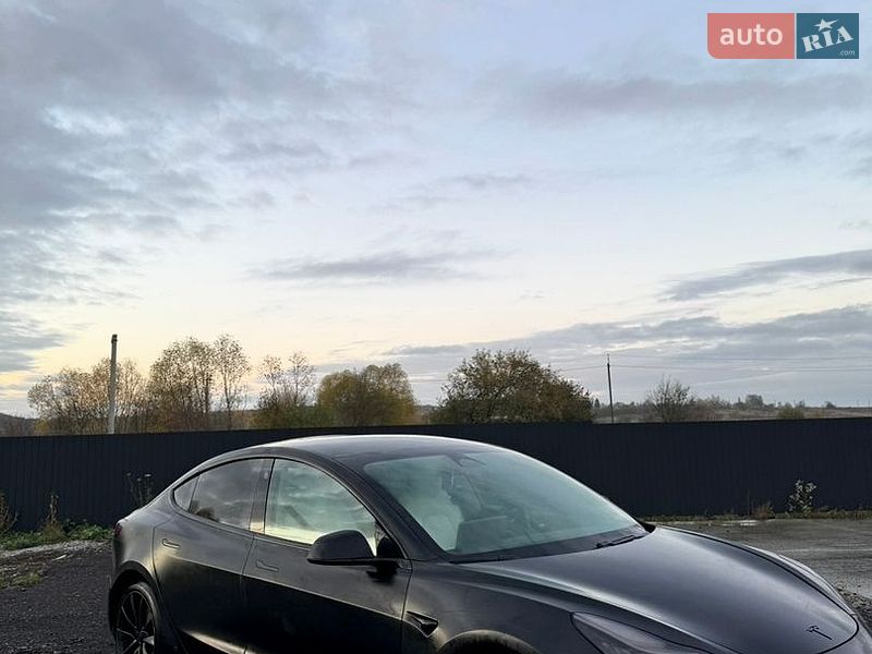 Седан Tesla Model 3 2020 в Івано-Франківську