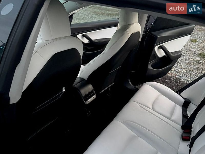 Седан Tesla Model 3 2020 в Ивано-Франковске