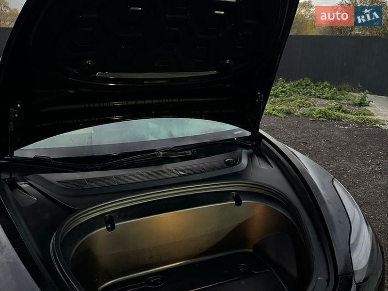 Седан Tesla Model 3 2020 в Івано-Франківську