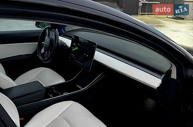 Седан Tesla Model 3 2020 в Ивано-Франковске