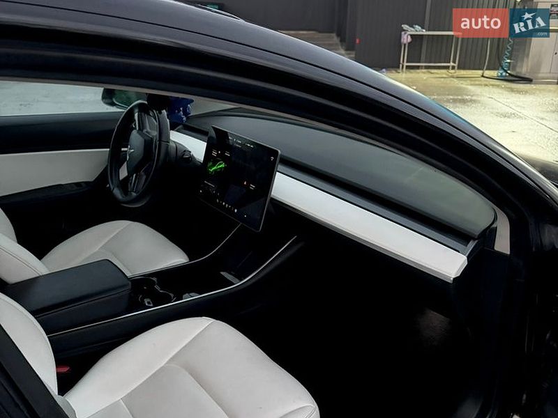 Седан Tesla Model 3 2020 в Ивано-Франковске