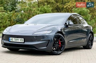 Седан Tesla Model 3 2024 в Дніпрі