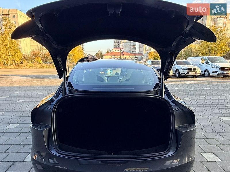 Седан Tesla Model 3 2024 в Дрогобыче