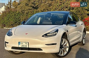 Седан Tesla Model 3 2019 в Киеве