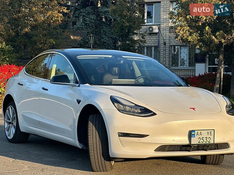 Седан Tesla Model 3 2019 в Киеве
