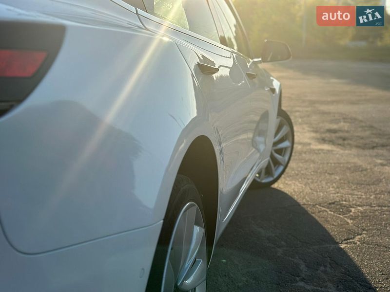 Седан Tesla Model 3 2019 в Киеве