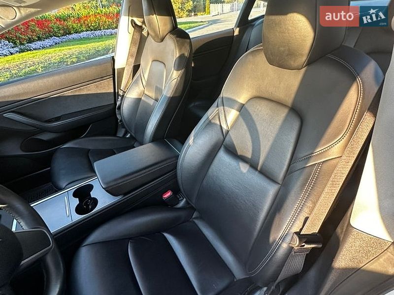 Седан Tesla Model 3 2019 в Киеве