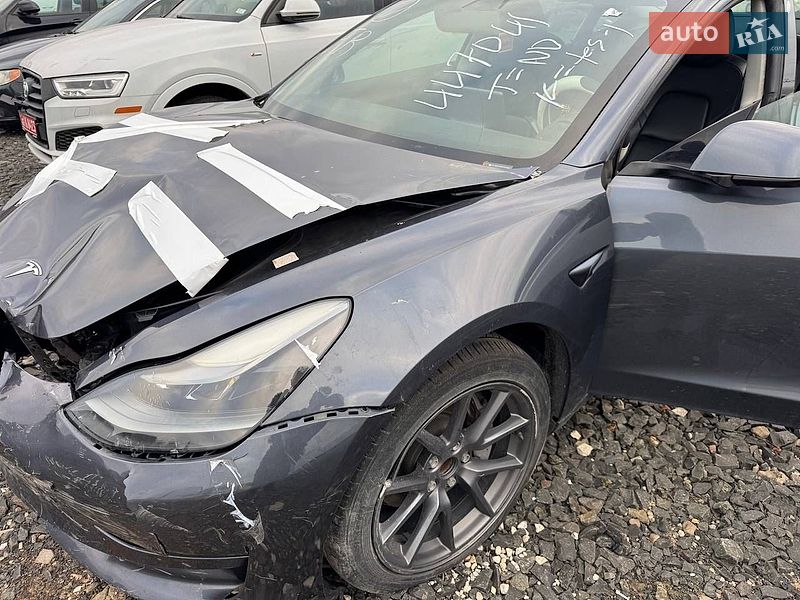 Седан Tesla Model 3 2023 в Луцке