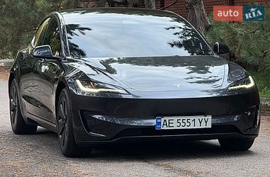 Седан Tesla Model 3 2025 в Днепре