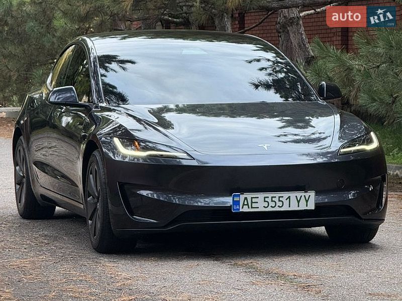 Седан Tesla Model 3 2025 в Днепре