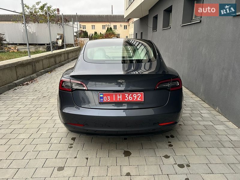 Седан Tesla Model 3 2022 в Івано-Франківську