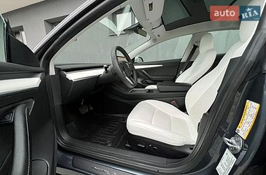 Седан Tesla Model 3 2022 в Івано-Франківську
