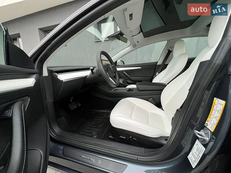 Седан Tesla Model 3 2022 в Івано-Франківську
