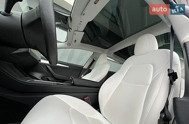 Седан Tesla Model 3 2022 в Івано-Франківську