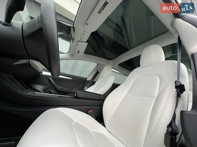 Седан Tesla Model 3 2022 в Івано-Франківську