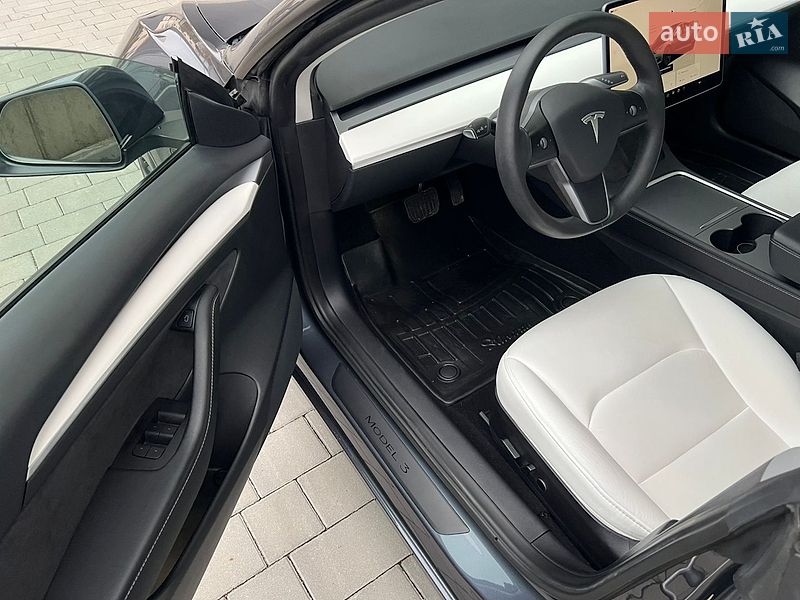 Седан Tesla Model 3 2022 в Ивано-Франковске