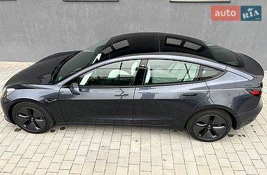 Седан Tesla Model 3 2022 в Івано-Франківську