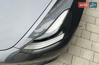 Седан Tesla Model 3 2022 в Івано-Франківську