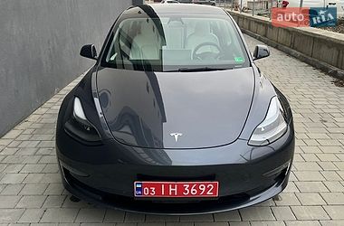 Седан Tesla Model 3 2022 в Івано-Франківську