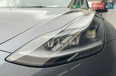 Седан Tesla Model 3 2022 в Івано-Франківську