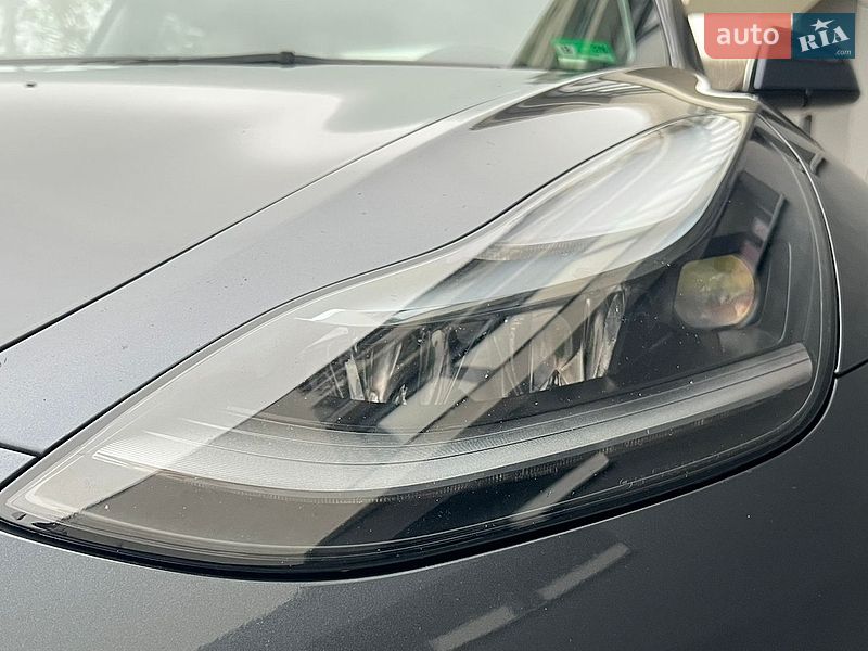 Седан Tesla Model 3 2022 в Івано-Франківську