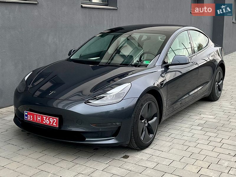 Седан Tesla Model 3 2022 в Івано-Франківську