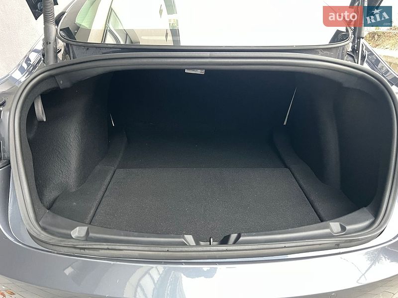 Седан Tesla Model 3 2022 в Івано-Франківську