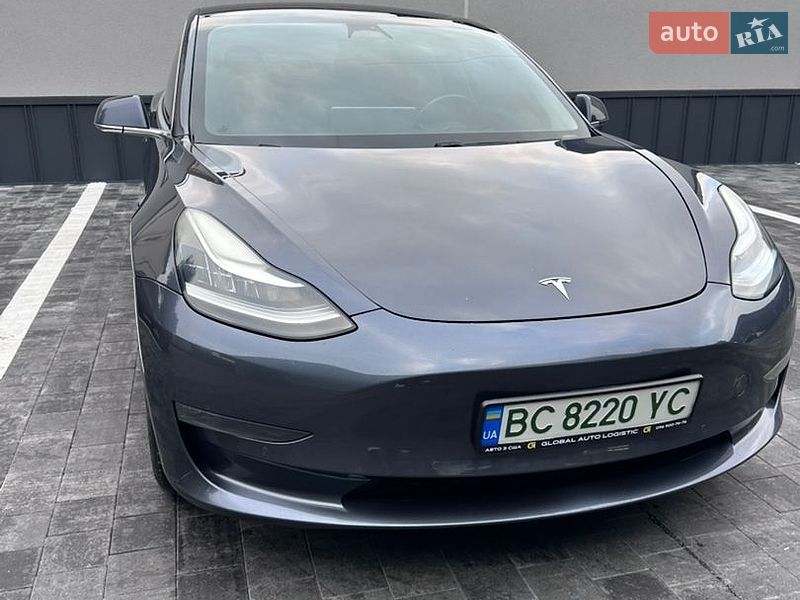 Седан Tesla Model 3 2018 в Рівному
