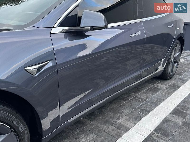 Седан Tesla Model 3 2018 в Рівному
