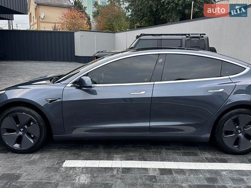 Седан Tesla Model 3 2018 в Рівному