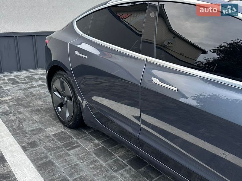 Седан Tesla Model 3 2018 в Рівному