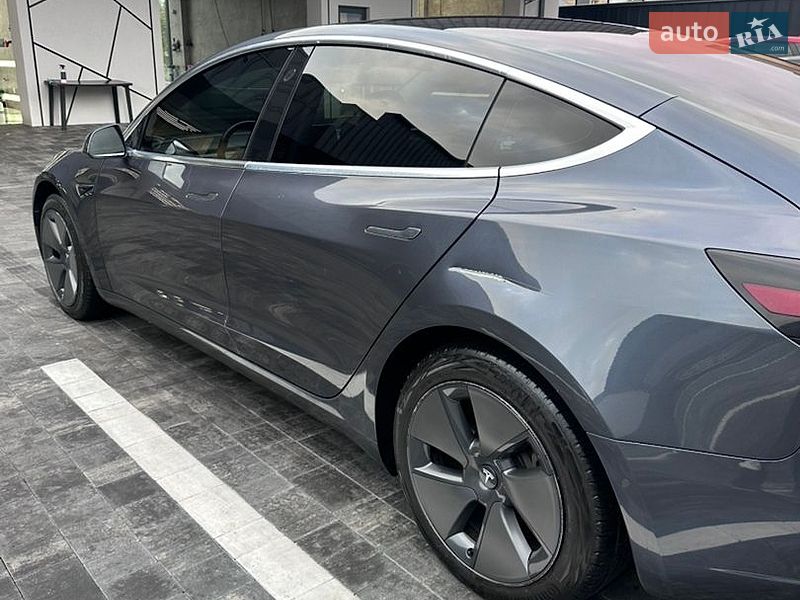 Седан Tesla Model 3 2018 в Рівному