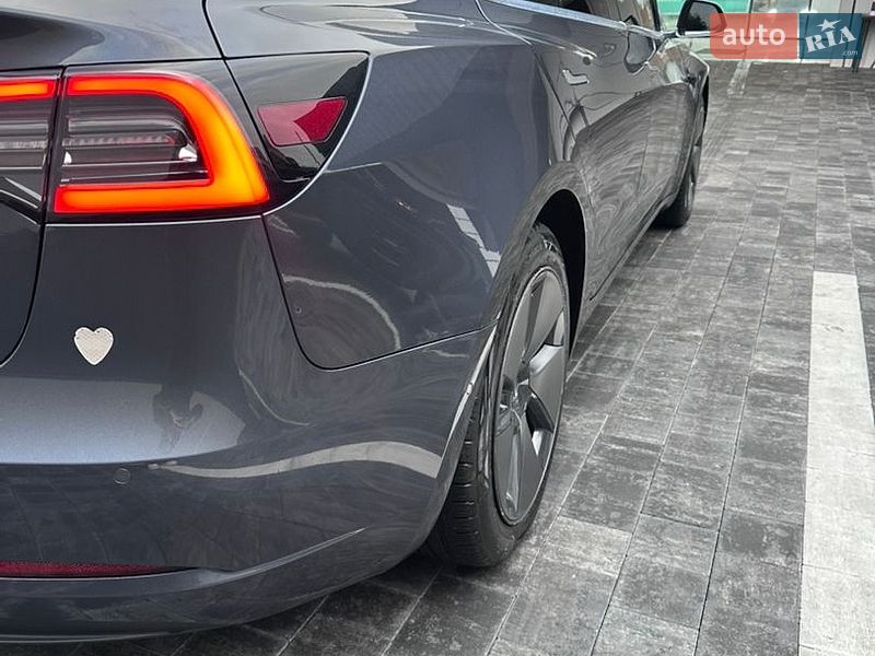 Седан Tesla Model 3 2018 в Рівному