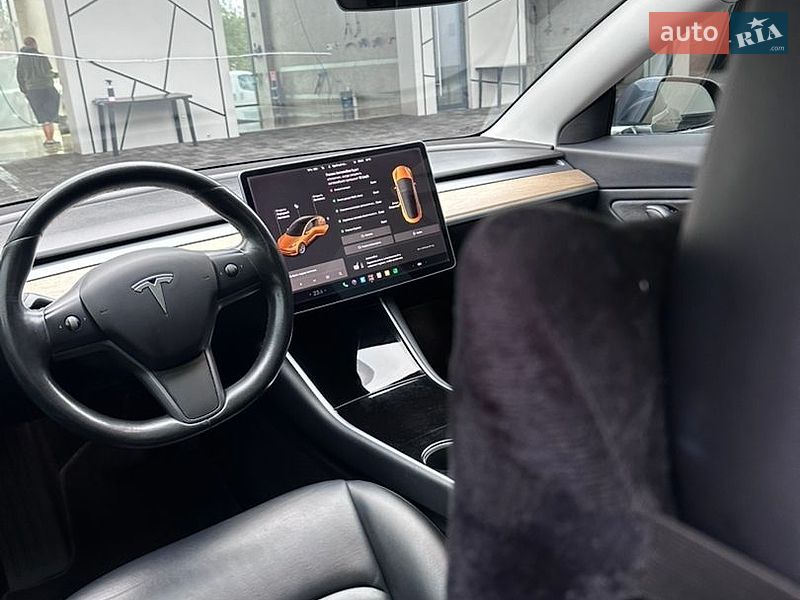 Седан Tesla Model 3 2018 в Рівному