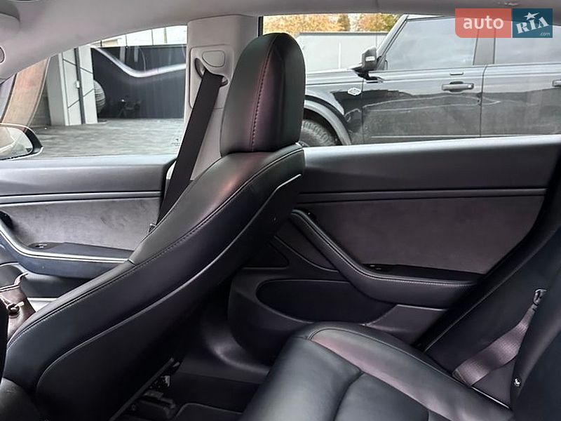 Седан Tesla Model 3 2018 в Рівному