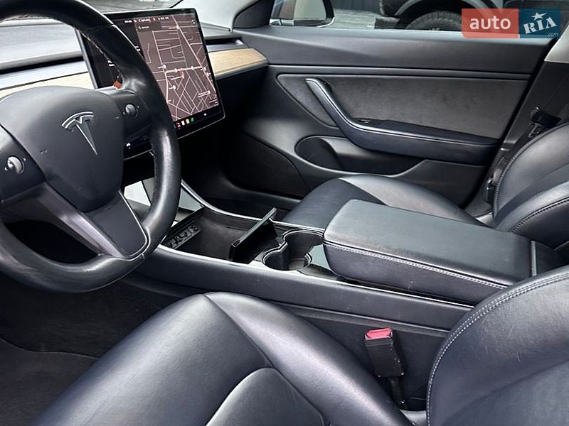 Седан Tesla Model 3 2018 в Рівному