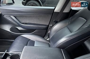 Седан Tesla Model 3 2018 в Рівному