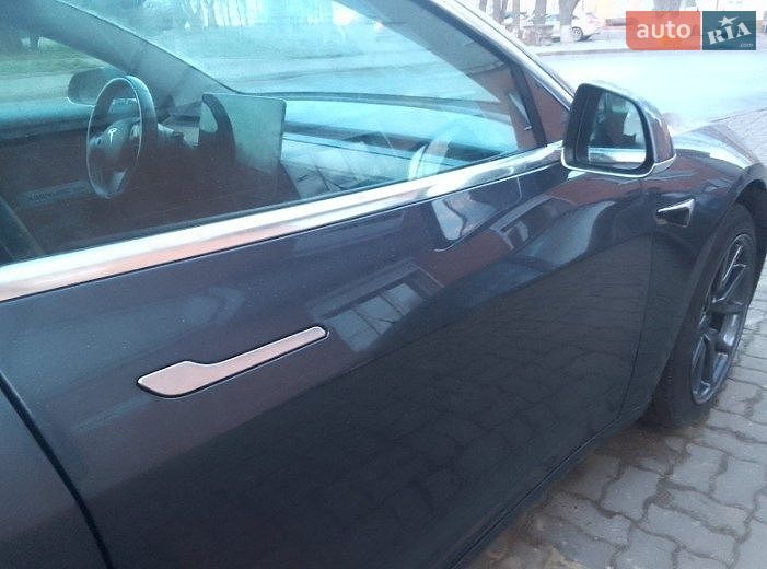 Седан Tesla Model 3 2019 в Тернополе