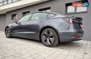 Седан Tesla Model 3 2022 в Івано-Франківську