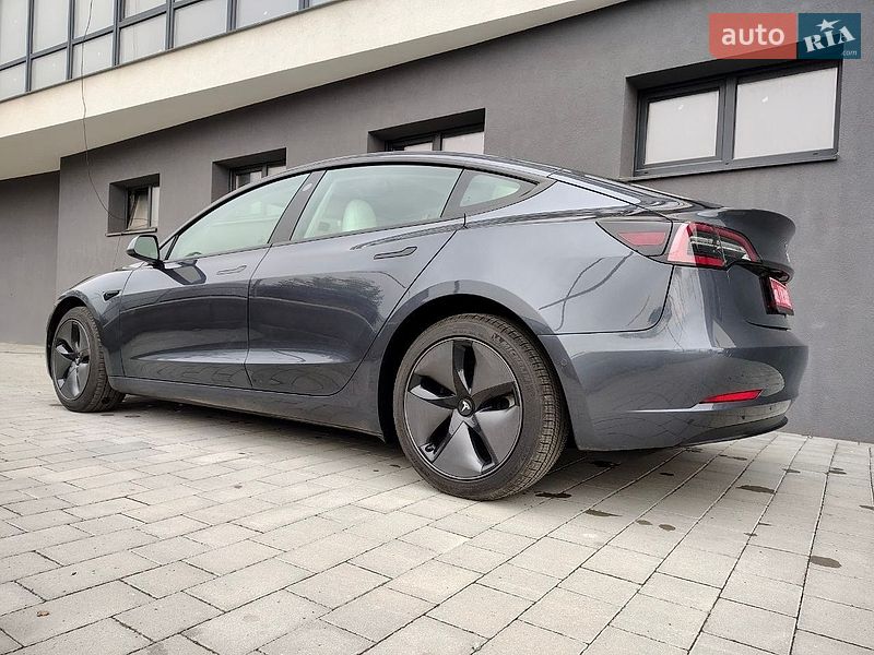 Седан Tesla Model 3 2022 в Івано-Франківську
