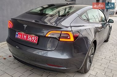 Седан Tesla Model 3 2022 в Івано-Франківську