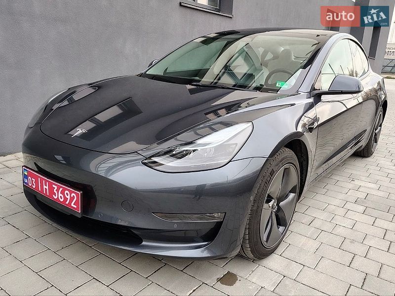 Седан Tesla Model 3 2022 в Івано-Франківську
