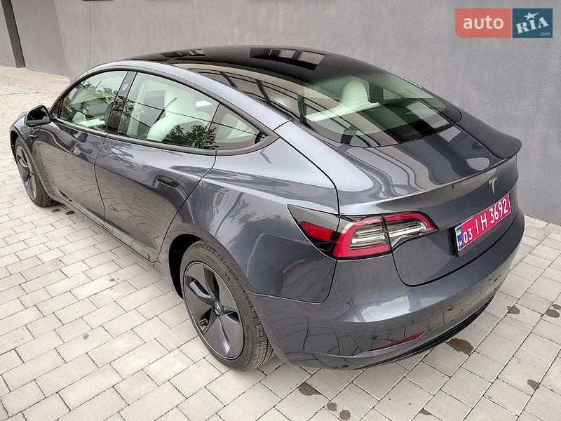 Седан Tesla Model 3 2022 в Івано-Франківську