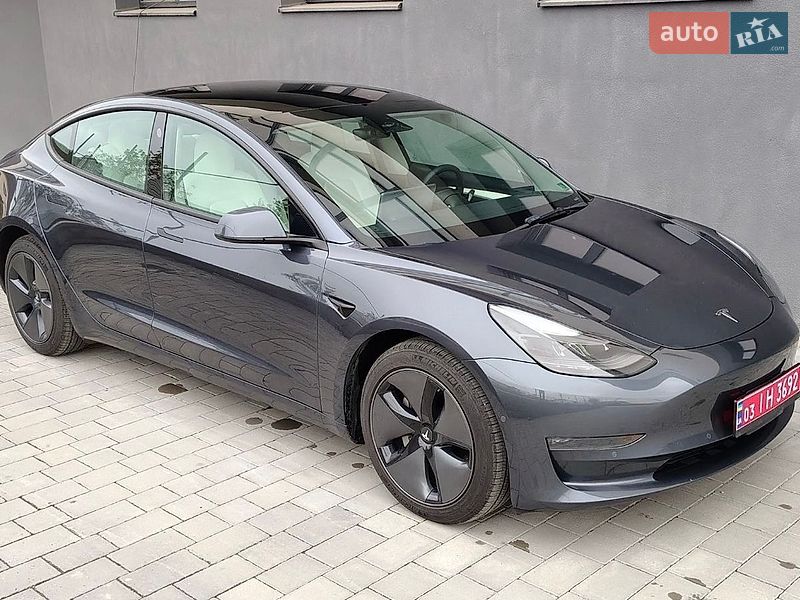 Седан Tesla Model 3 2022 в Ивано-Франковске