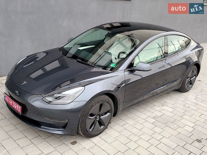 Седан Tesla Model 3 2022 в Івано-Франківську